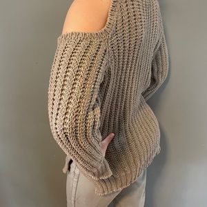 BCBG cutout shoulder sweater size XS